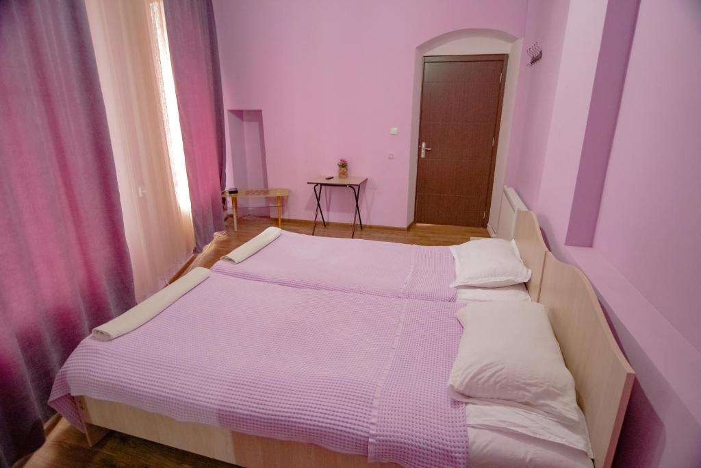 GH Sanapiro room 5