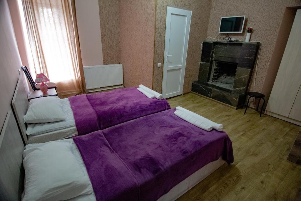 GH Sanapiro room 6